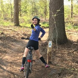 MTB-Astrid-voorkant-duimpje-omhoog-600x800